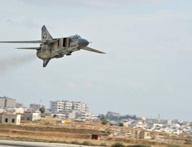 Deir Ezzor: Επιθέσεις της συριακής Αεροπορίας έξω από την αεροπορική βάση